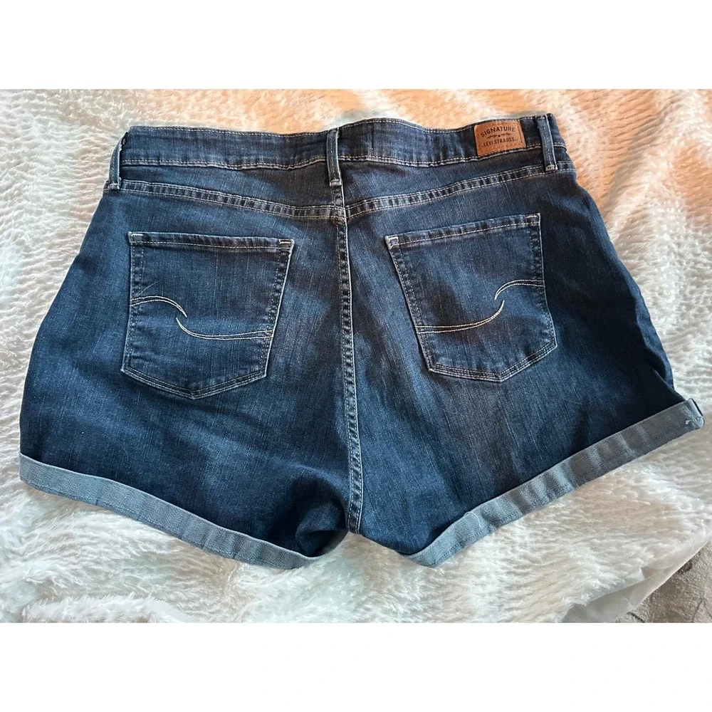 Levi Strauss signature women's  High Rise Denim Shorts Dark Wash Cuffed Size 18 - Picture 2 of 4